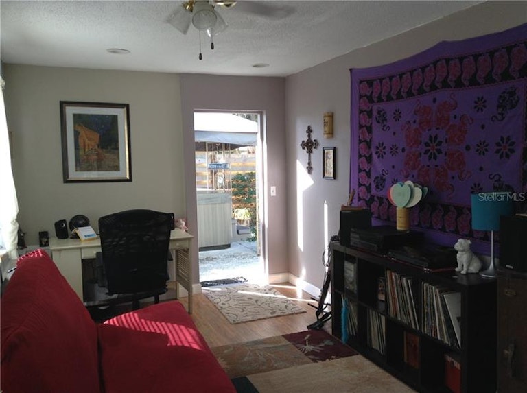 Photo 14 of 25 - 3042 Alta Vista St, Sarasota, FL 34237