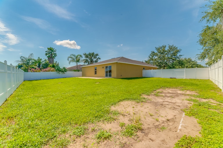 Photo 20 of 22 - 2097 Hayfield Way, Apopka, FL 32712