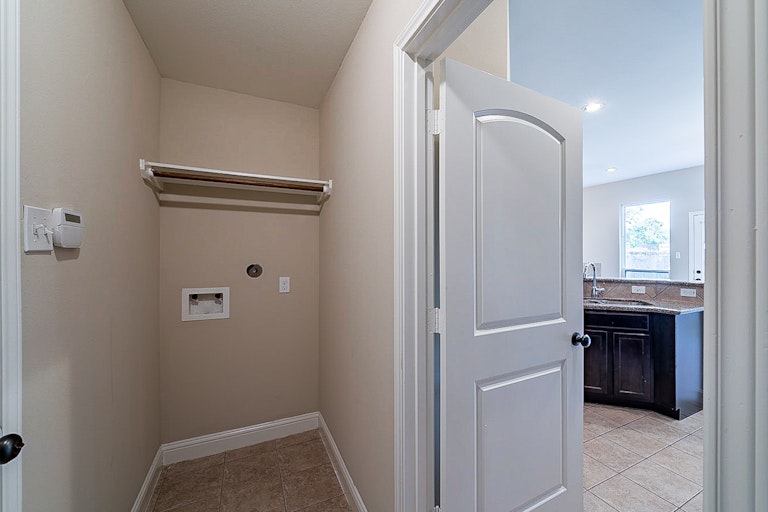 Photo 15 of 32 - 901 Grenshaw St, Houston, TX 77088