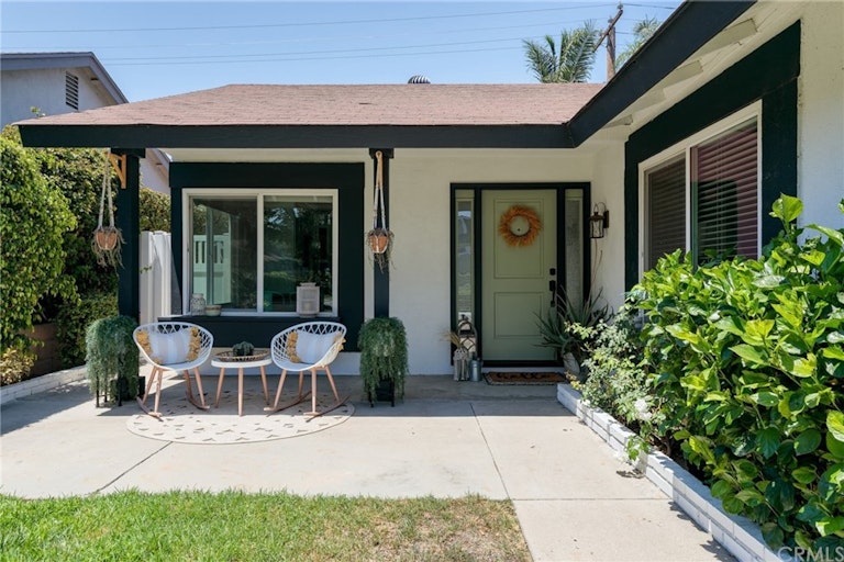 Photo 4 of 19 - 1721 N Oak Knoll Dr, Anaheim, CA 92807