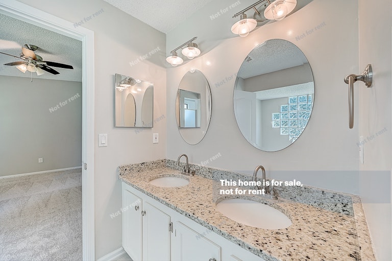 Photo 35 of 45 - 12549 Lochloosa Ln, Jacksonville, FL 32218