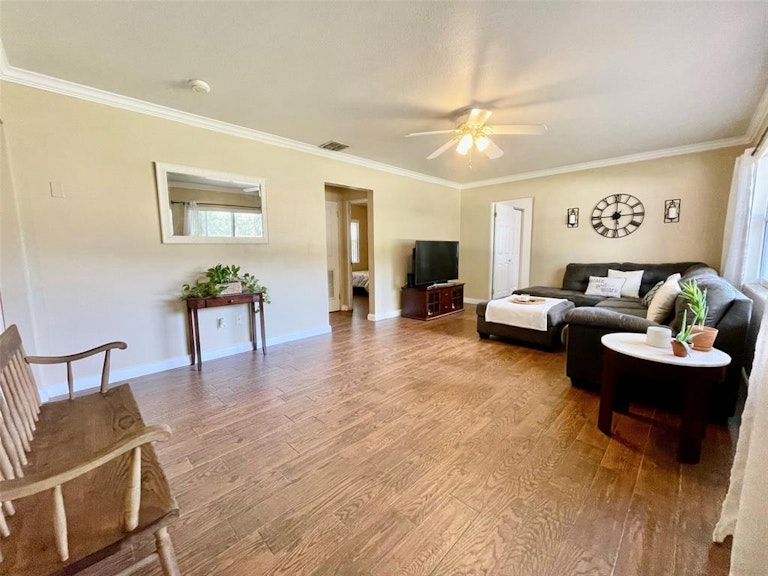 Photo 2 of 23 - 550 E Thelma St, Lake Alfred, FL 33850