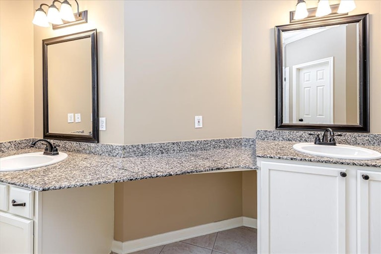 Photo 28 of 47 - 2828 Bering Dr, Houston, TX 77057