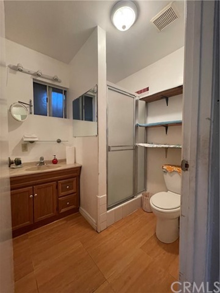 Photo 6 of 12 - 2800 Adriatic Ave, Long Beach, CA 90810