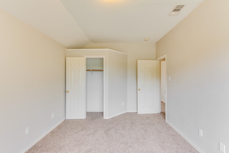 Photo 26 of 31 - 900 Heritage Pkwy S, Allen, TX 75002