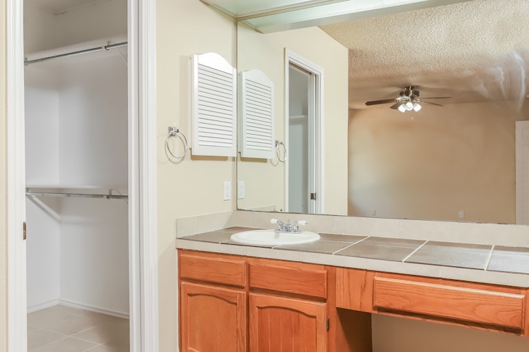 Photo 6 of 27 - 4707 Pebble Gln, San Antonio, TX 78217