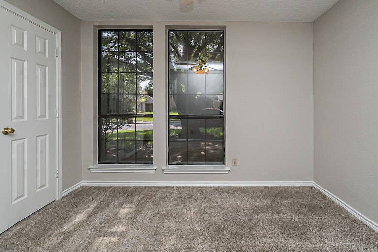 Photo 16 of 22 - 1806 Seabrook Dr, Duncanville, TX 75137