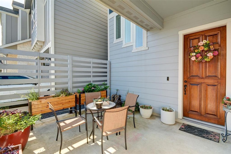 Photo 10 of 33 - 10009 Granary Dr, Houston, TX 77080