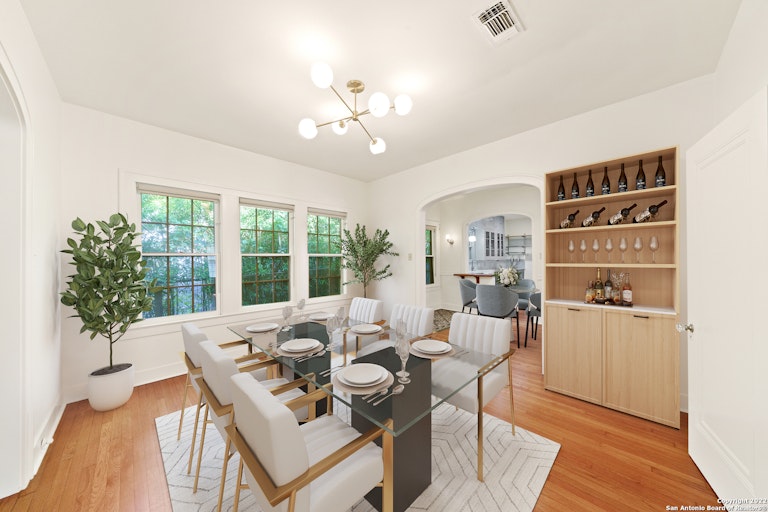 Photo 8 of 39 - 347 E Huisache Ave, San Antonio, TX 78212