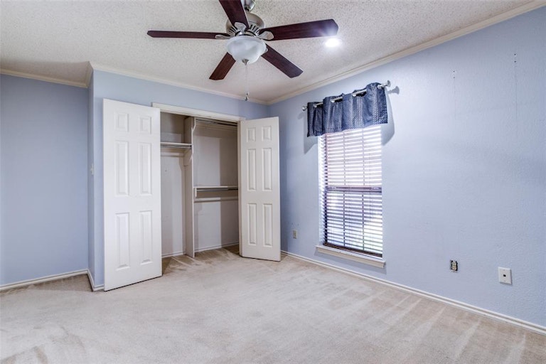 Photo 24 of 27 - 3825 Edgewater Dr, Bedford, TX 76021