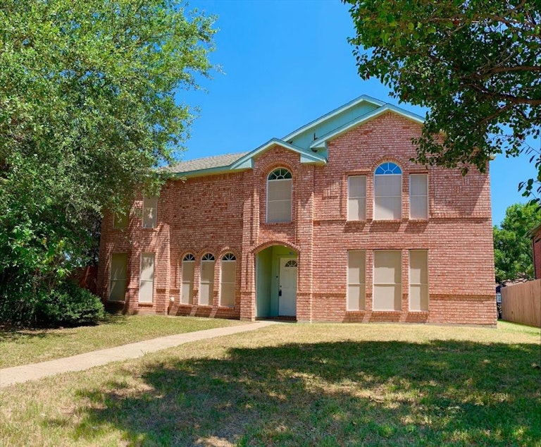 Photo 1 of 38 - 801 Forest Edge Ln, Wylie, TX 75098