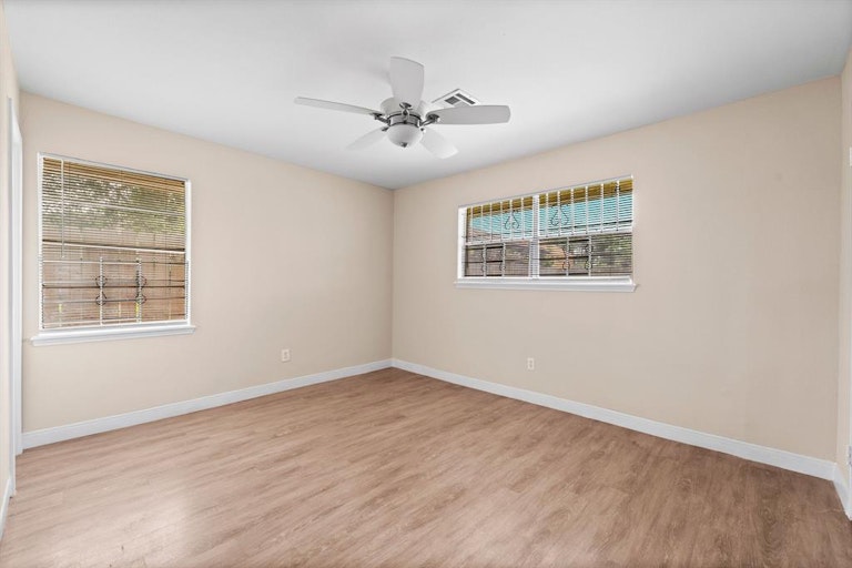 Photo 17 of 25 - 302 E 40th 1/2 St, Houston, TX 77018