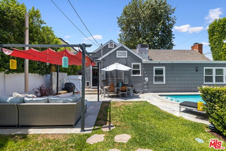 Photo 36 of 50 - 4954 Mammoth Ave, Sherman Oaks, CA 91423