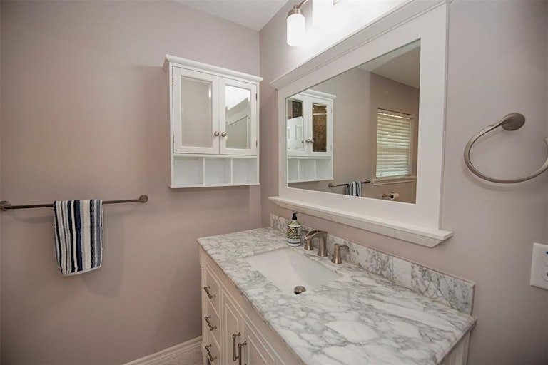 Photo 24 of 36 - 4910 Nina Lee Ln, Houston, TX 77092