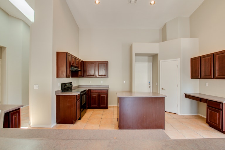 Photo 4 of 32 - 991 N Buckaroo Ln, Gilbert, AZ 85234