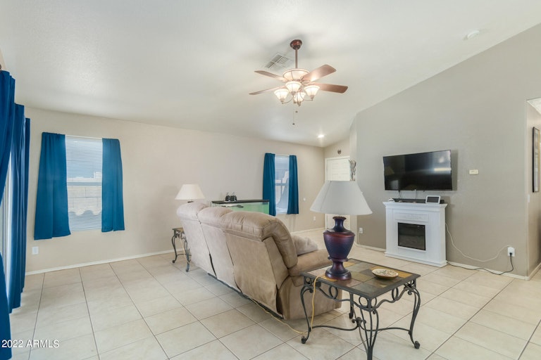 Photo 7 of 39 - 15924 W Tara Ln, Surprise, AZ 85374