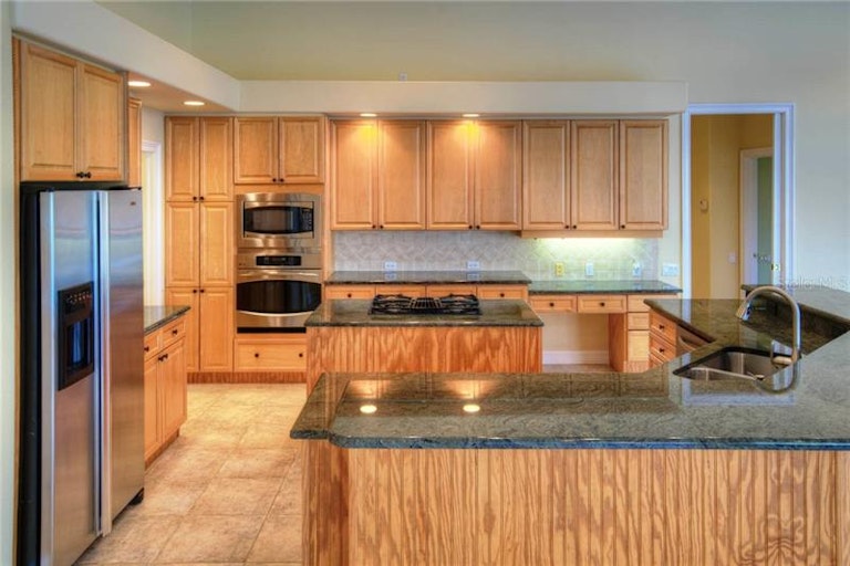 Photo 6 of 25 - 18630 Avenue Capri, Lutz, FL 33558