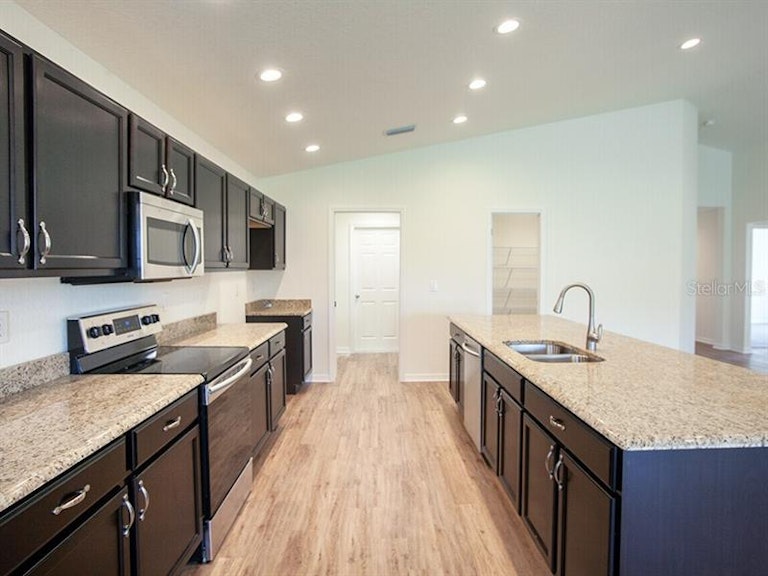 Photo 4 of 18 - 2031 Dexter St, Haines City, FL 33844