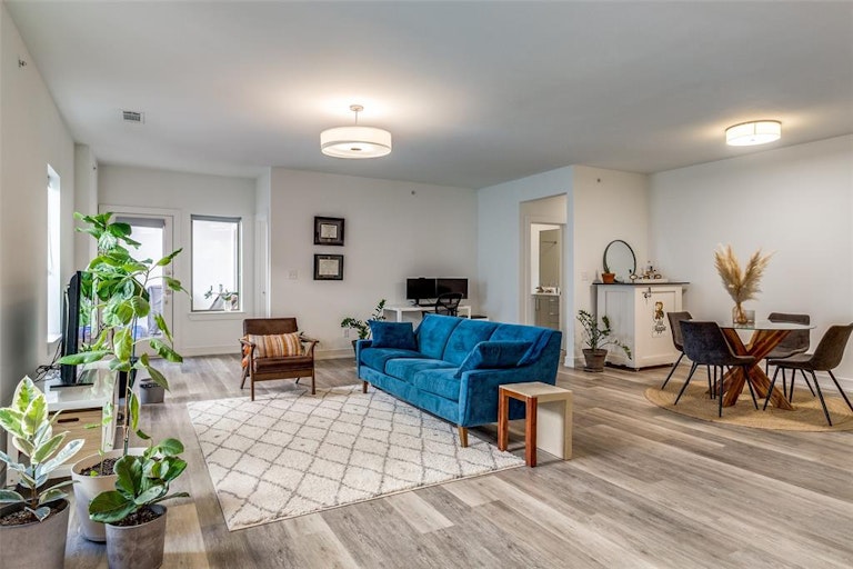 Photo 3 of 17 - 5714 McCommas Blvd #204, Dallas, TX 75206