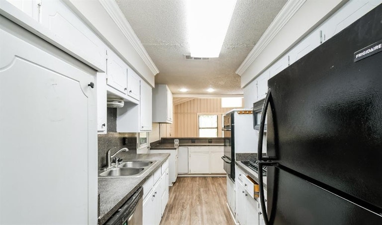 Photo 6 of 30 - 922 SE 5th St, Grand Prairie, TX 75051