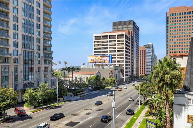 Photo 35 of 46 - 10795 Wilshire Blvd #402, Los Angeles, CA 90024