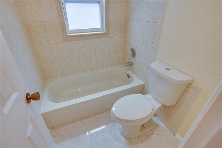Photo 32 of 39 - 11007 Kenbrook Dr, Riverview, FL 33578