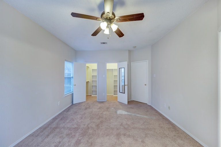 Photo 14 of 26 - 1020 Havenbrook Dr, Arlington, TX 76001