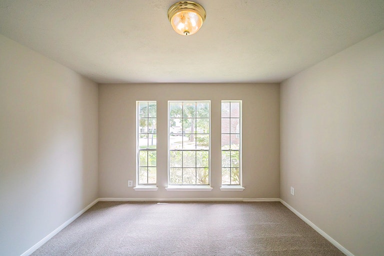 Photo 24 of 35 - 2731 Briarloch Ln, Houston, TX 77073
