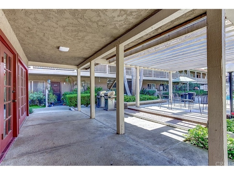 Photo 27 of 30 - 555 S La Veta Park Cir #116, Orange, CA 92868
