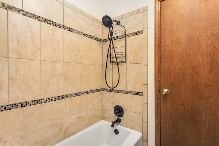 Photo 16 of 25 - 151 Clancy Cir, Cary, NC 27511