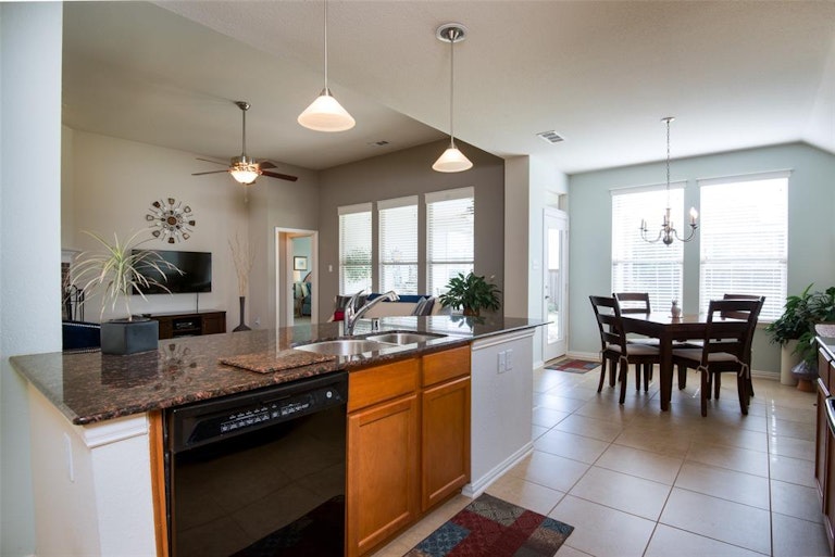 Photo 9 of 29 - 328 Turnstone Dr, Little Elm, TX 75068