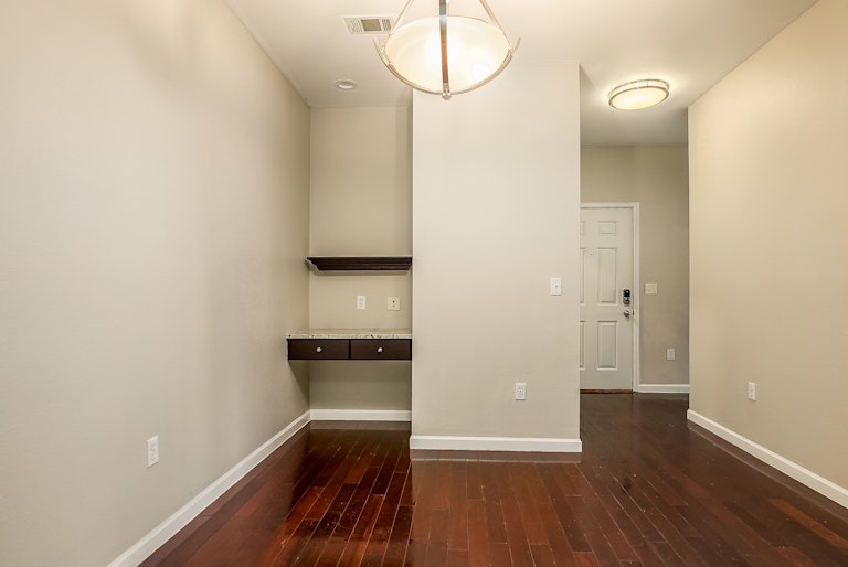 Photo 10 of 19 - 9691 W Coco Cir #203, Littleton, CO 80128