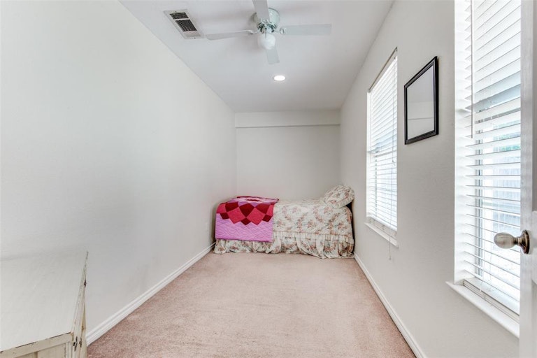 Photo 20 of 25 - 108 Pear Tree Pl, Denton, TX 76207