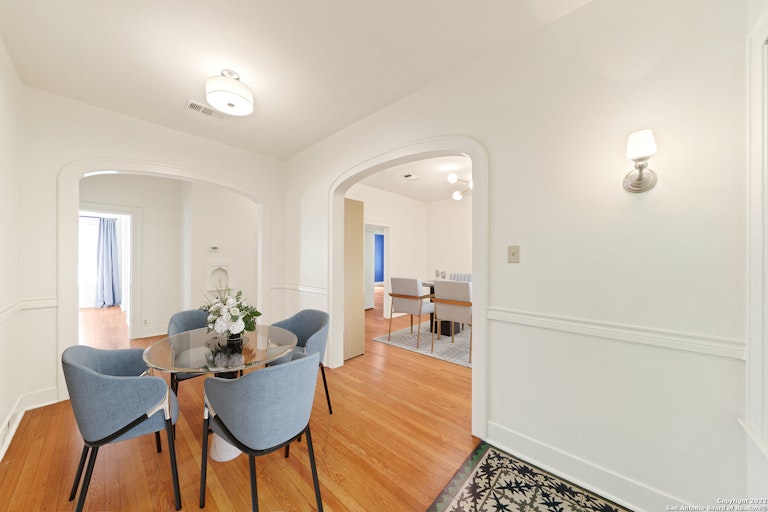 Photo 10 of 39 - 347 E Huisache Ave, San Antonio, TX 78212