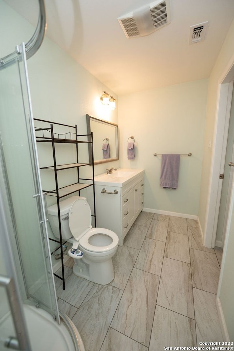 Photo 6 of 33 - 35 Storeywood Dr, San Antonio, TX 78213