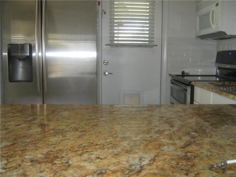 Photo 5 of 14 - 140 42nd Ave NE, Saint Petersburg, FL 33703