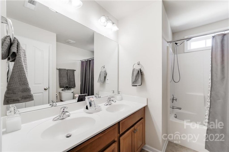 Photo 21 of 32 - 7808 Whisperingwood Dr, Harrisburg, NC 28075