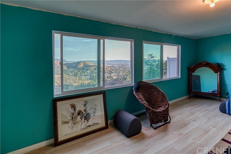 Photo 21 of 36 - 10366 Ormond St, Sunland, CA 91040