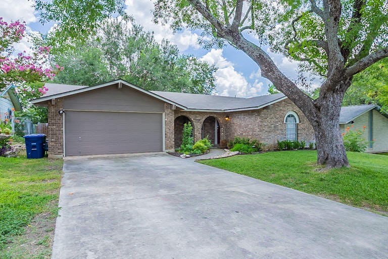 Photo 1 of 19 - 5014 Pelican Ln, San Antonio, TX 78217