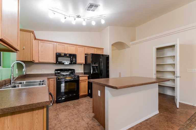 Photo 3 of 25 - 14211 N Chaco Journey Ave, Marana, AZ 85658