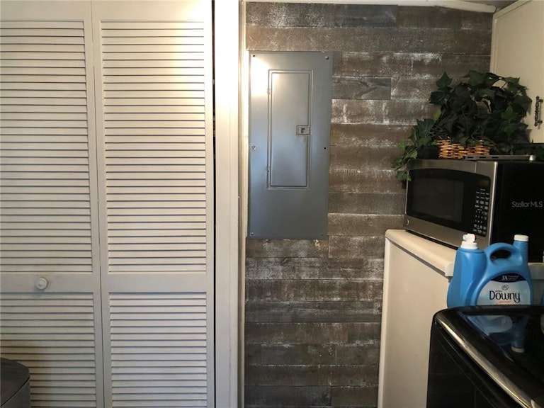 Photo 20 of 38 - 738 W Hogle Ave, Deland, FL 32720