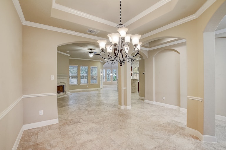 Photo 11 of 32 - 4620 Monterosa Ln, Round Rock, TX 78665