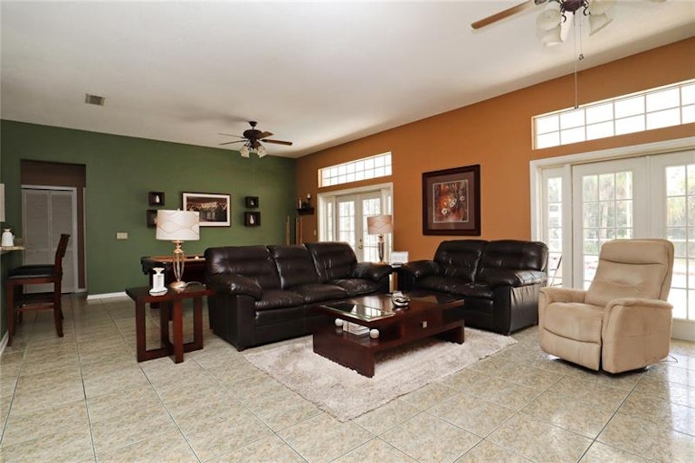 Photo 7 of 32 - 3943 Ocita Dr, Orlando, FL 32837