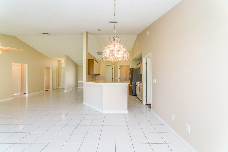 Photo 6 of 24 - 11870 Ottawa Ave, Orlando, FL 32837
