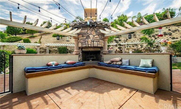 Photo 9 of 48 - 34722 Simi Dr, Yucaipa, CA 92399