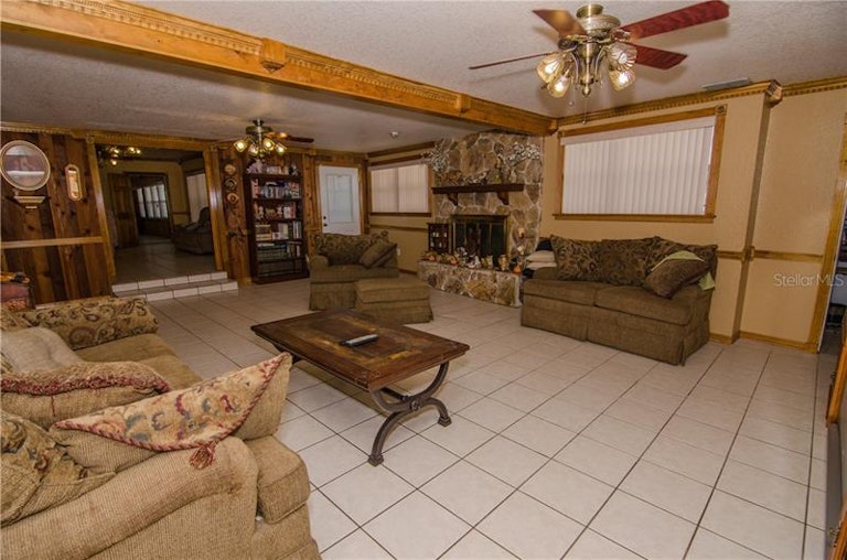 Photo 17 of 25 - 790 N 8th St, Eagle Lake, FL 33839