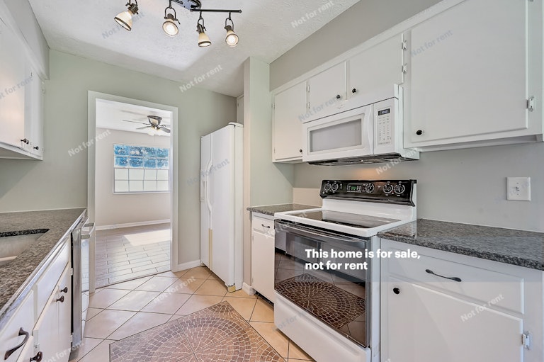 Photo 22 of 35 - 2590 Aquarius Rd, Orange Park, FL 32073