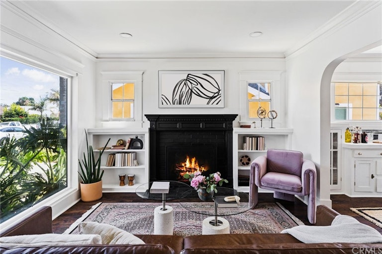 Photo 1 of 64 - 2841 S Palm Grove Ave, Los Angeles, CA 90016