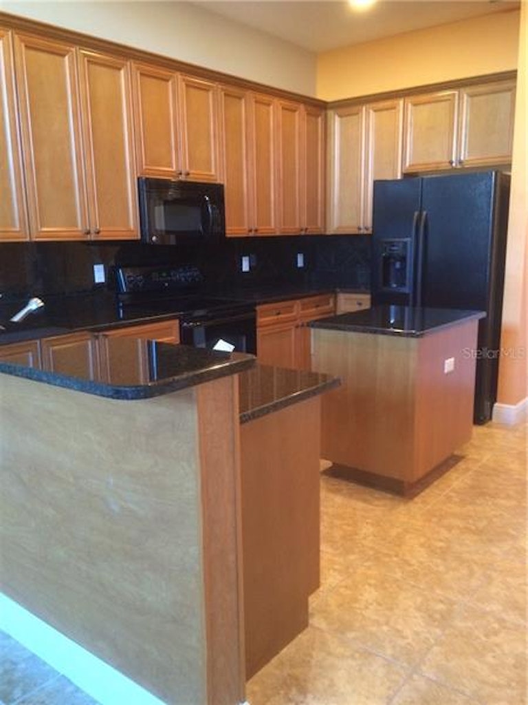 Photo 4 of 24 - 6503 37th St E, Sarasota, FL 34243