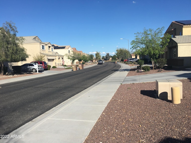 Photo 4 of 34 - 9551 W Harmony Ln, Peoria, AZ 85382